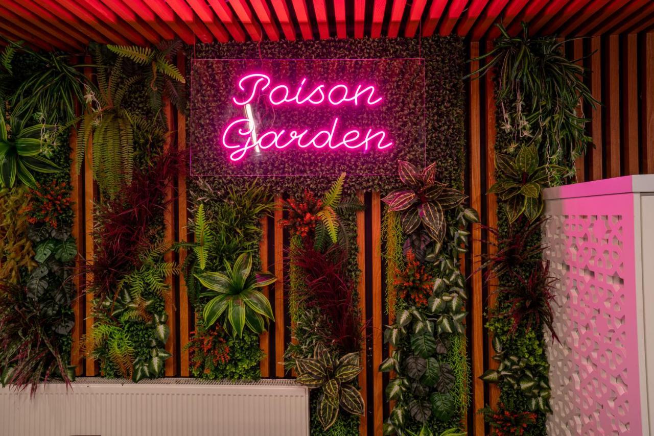Poison Garden Suite Gozalan エクステリア 写真